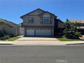 21041 Shaw Ln in Huntington Beach, CA - Building Photo
