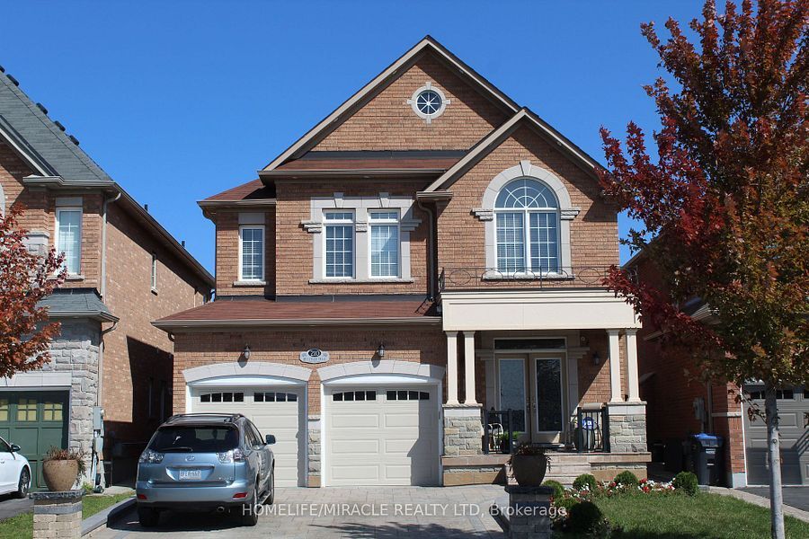 210 Bellchase Trl in Brampton, ON - Building Photo