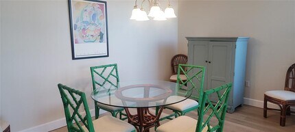 632 Edgewater Dr in Dunedin, FL - Foto de edificio - Building Photo