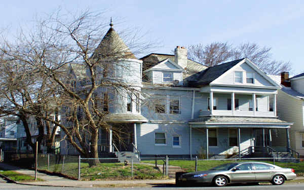 555-557 Broadway in Paterson, NJ - Foto de edificio