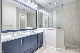 8921 Yucatan Ct in Naples, FL - Foto de edificio - Building Photo