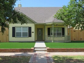 2115 9th St in Lubbock, TX - Building Photo