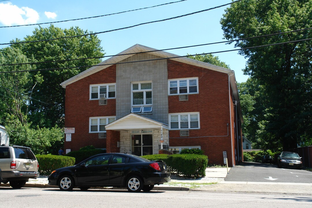 149 W 2nd Ave in Roselle, NJ - Foto de edificio