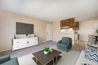 Brentwood Apartments in Turlock, CA - Building Photo - Building Photo