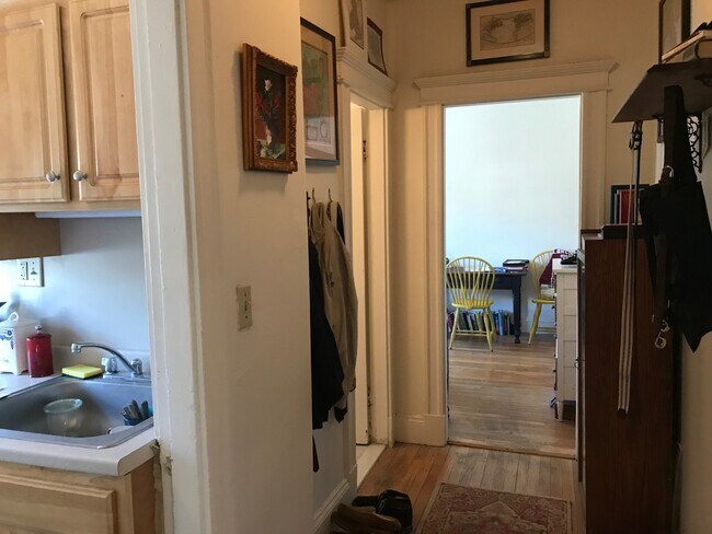 1148 Commonwealth Ave, Unit 12A in Allston, MA - Building Photo - Building Photo