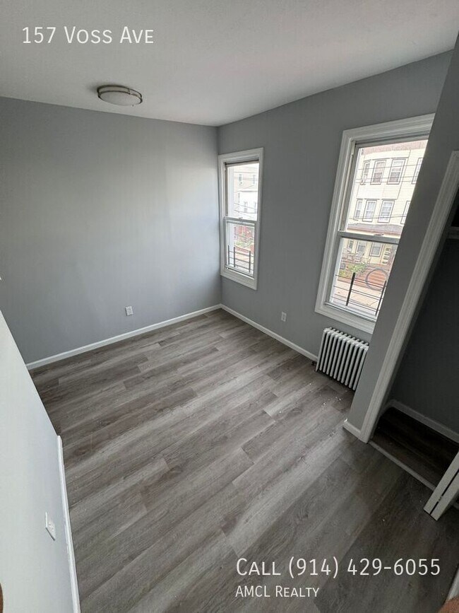 157 Voss Ave in Yonkers, NY - Building Photo - Building Photo