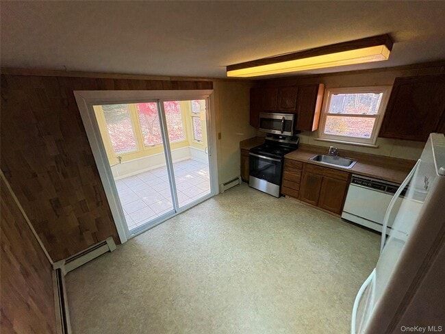 property at 192 Woodland Dr