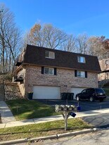 516 Marshall Ct in West Bend, WI - Building Photo