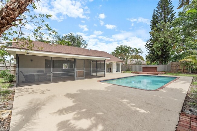 property at 1394 Gallinule Cir