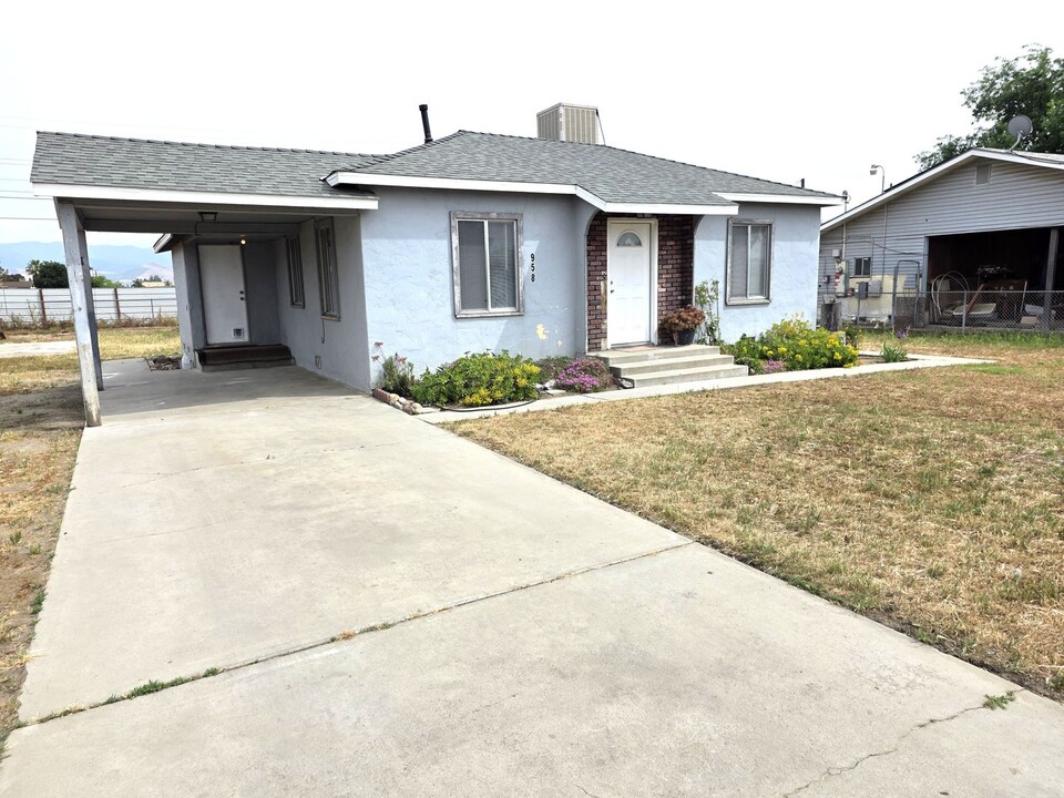 958 S Chess Terrace St in Porterville, CA - Building Photo