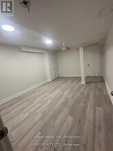 15 Baby Pointe Trail in Brampton, ON - Building Photo - Building Photo