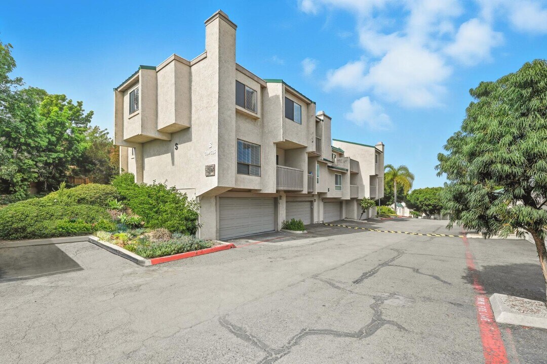 709 Copper Dr in Vista, CA - Building Photo