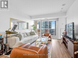 125 Western Battery Rd in Toronto, ON - Building Photo