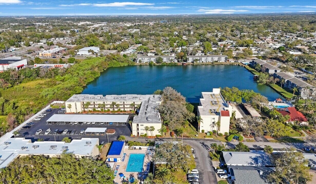 11485 Oakhurst Rd in Largo, FL - Building Photo