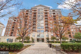 11760 Sunrise Valley Dr in Reston, VA - Building Photo - Building Photo