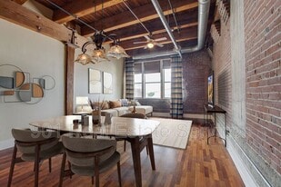 420 S Front St in Memphis, TN - Building Photo