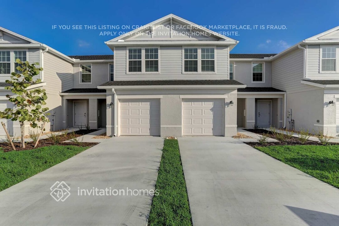 2627 Riverfield Rd in Cape Coral, FL - Foto de edificio
