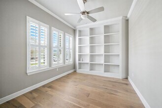 5820 Harper Park Dr in Austin, TX - Building Photo - Building Photo