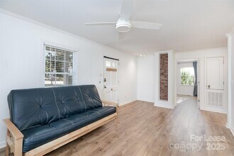 542 Iverson Way in Charlotte, NC - Building Photo - Building Photo