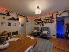 11 Medford St, Unit 1 in Medford, MA - Foto de edificio - Building Photo