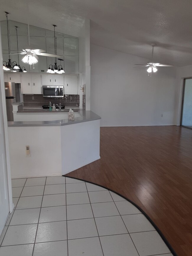 7544 Heather Walk Dr in Spring Hill, FL - Building Photo - Building Photo