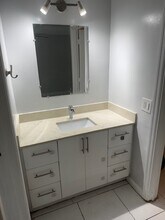 1860 Venice Park Dr, Unit 124 in North Miami, FL - Building Photo - Building Photo