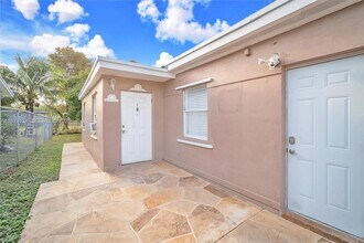 115 NW 28th Ave in Fort Lauderdale, FL - Building Photo - Building Photo