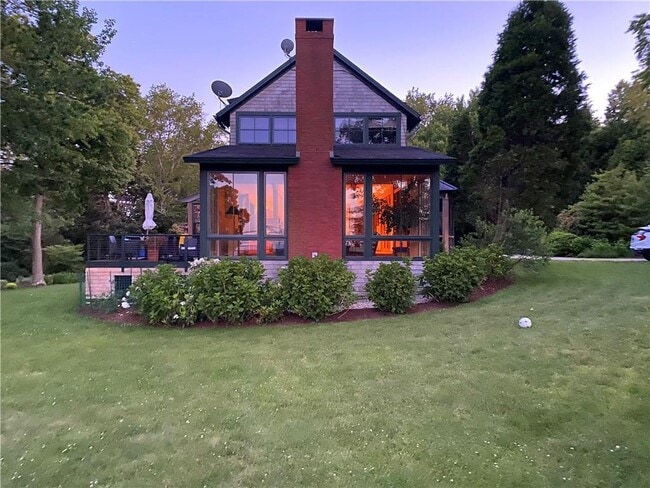 property at 192 Racquet Rd