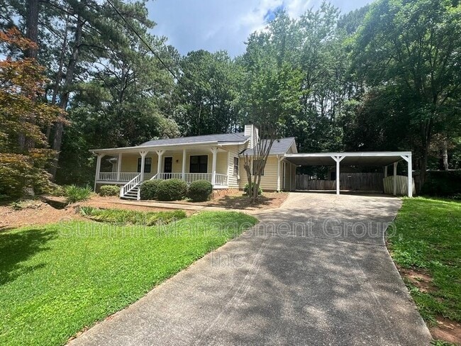 property at 916 Curry Cir SE