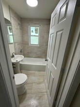 8213 John Pl in St. Louis, MO - Foto de edificio - Building Photo