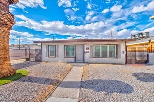 130 W Chicago Ave in Las Vegas, NV - Building Photo