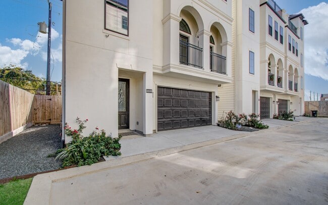 property at 3335 Beverly Frst Dr