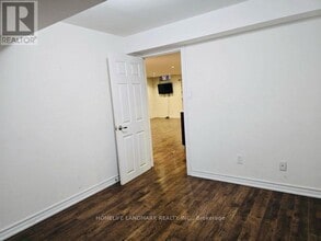 211 Zokol Dr in Aurora, ON - Building Photo - Building Photo