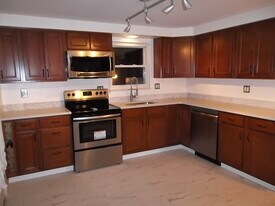 2617 Bethel Crest Dr in Bethel Park, PA - Building Photo