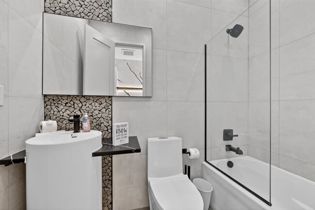 443 Clove Rd in Monroe, NY - Foto de edificio - Building Photo