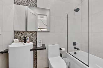 443 Clove Rd in Monroe, NY - Foto de edificio - Building Photo