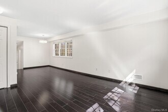 1101 Boston Post Rd in Rye, NY - Building Photo - Building Photo