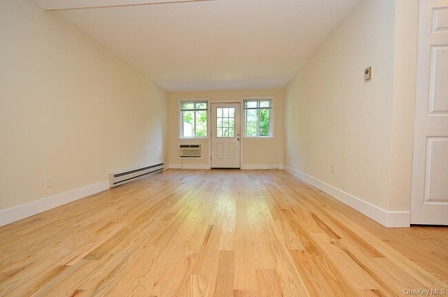 407 Woodland Hills Rd in White Plains, NY - Building Photo - Building Photo