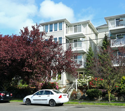 Courtyard Apartments in Seattle, WA - Building Photo - Building Photo