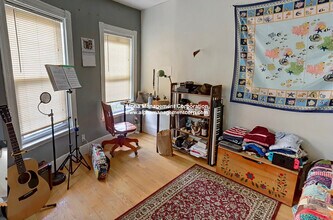 131 Brook St in Brookline, MA - Foto de edificio - Building Photo