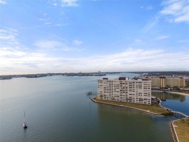4775 Cove Cir in St. Petersburg, FL - Building Photo - Building Photo