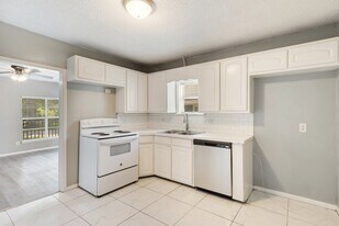 929 Rice St in Denison, TX - Building Photo