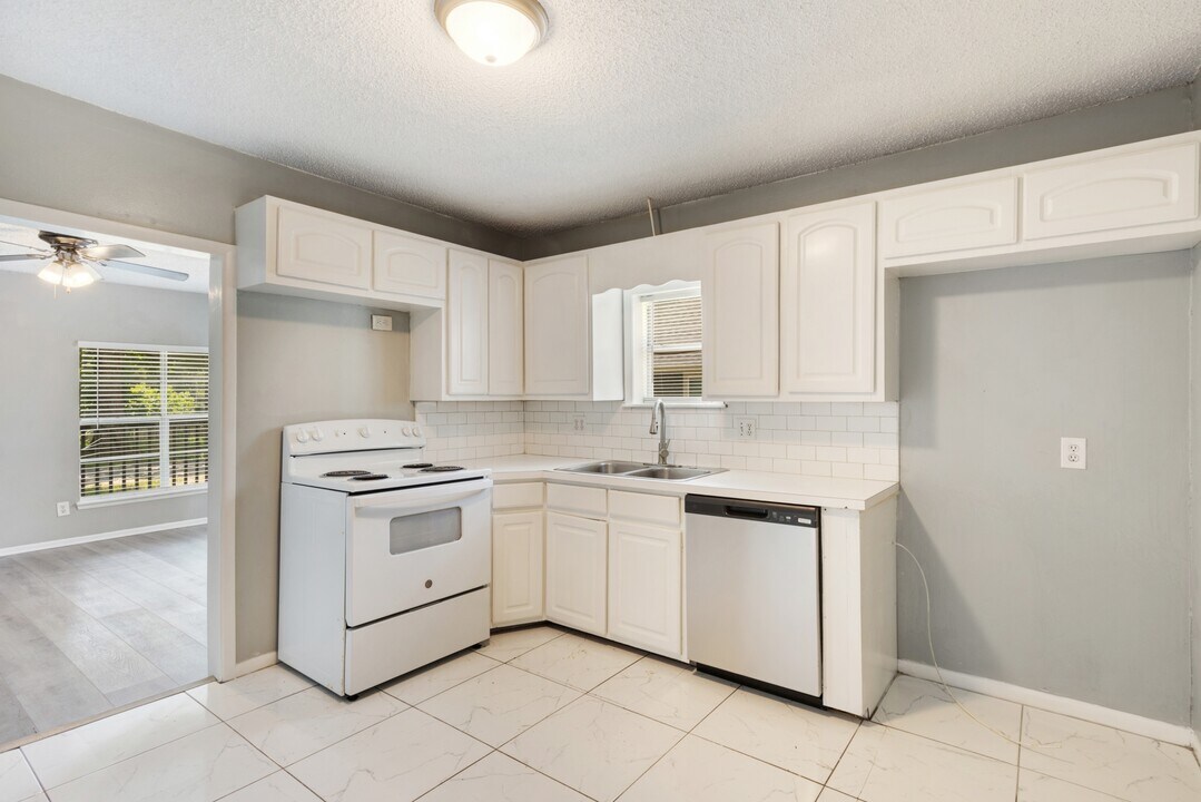 929 Rice St in Denison, TX - Building Photo