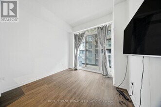 50 Forest Manor Rd in Toronto, ON - Building Photo - Building Photo