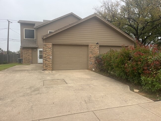 1403 Palmnold Cir E in Fort Worth, TX - Building Photo - Building Photo
