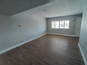 828 Biljac St in Las Vegas, NV - Building Photo - Building Photo