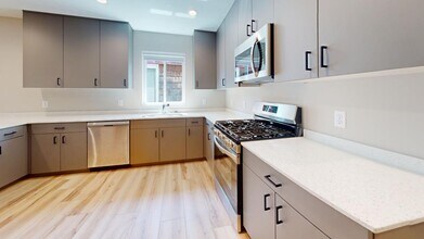 621 11th Ave SE in Minneapolis, MN - Building Photo - Building Photo
