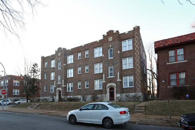 2051 Maury Ave in St. Louis, MO - Building Photo - Building Photo