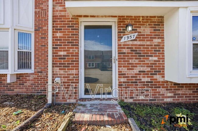 1957 Darnell Dr in Virginia Beach, VA - Building Photo - Building Photo