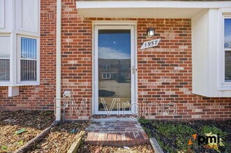 1957 Darnell Dr in Virginia Beach, VA - Foto de edificio - Building Photo